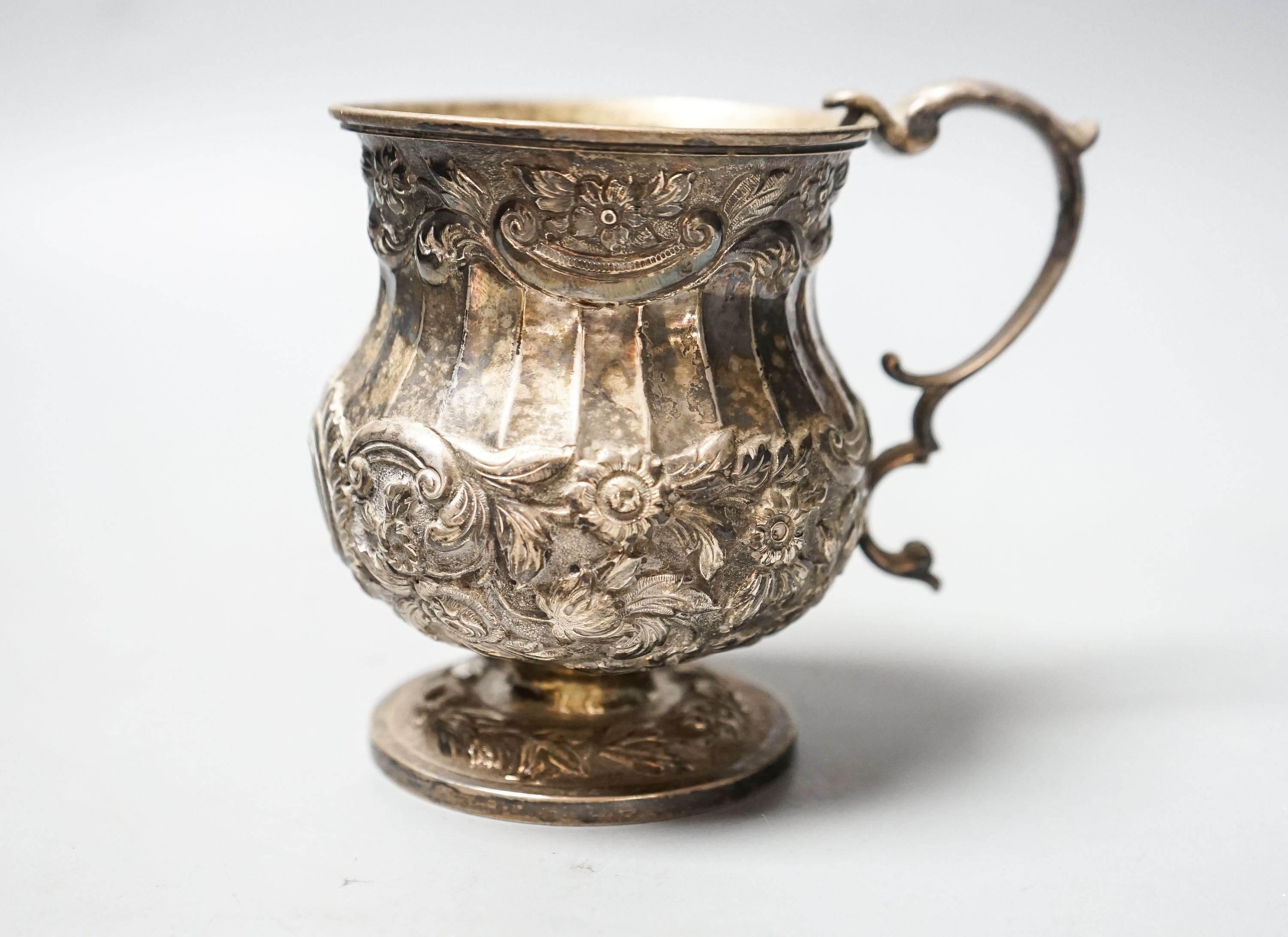 A George IV embossed silver christening mug, London, 1825, height 95mm, 206 grams.